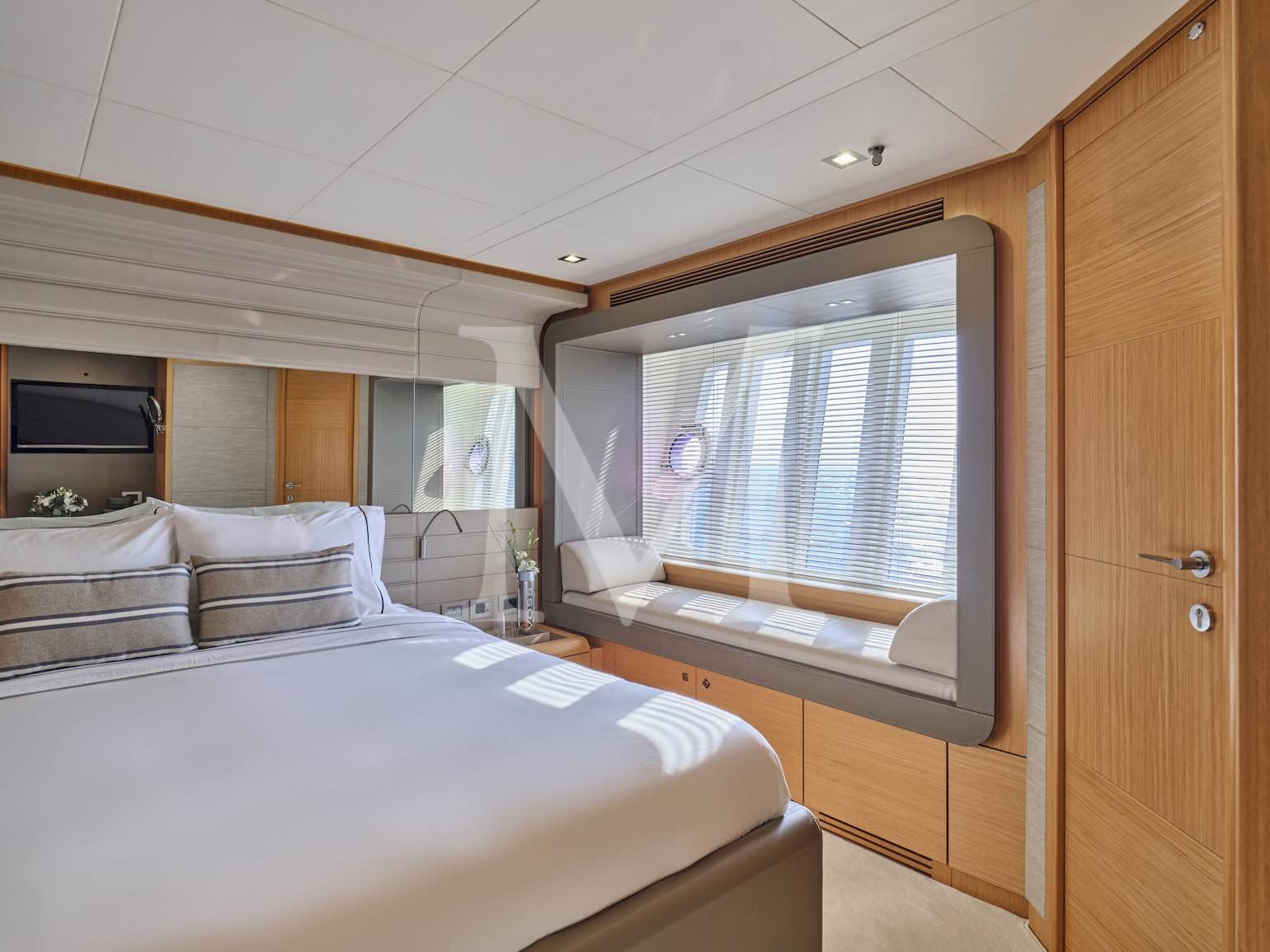 24m Ferretti Bon Bon charter greece Master Cabin
