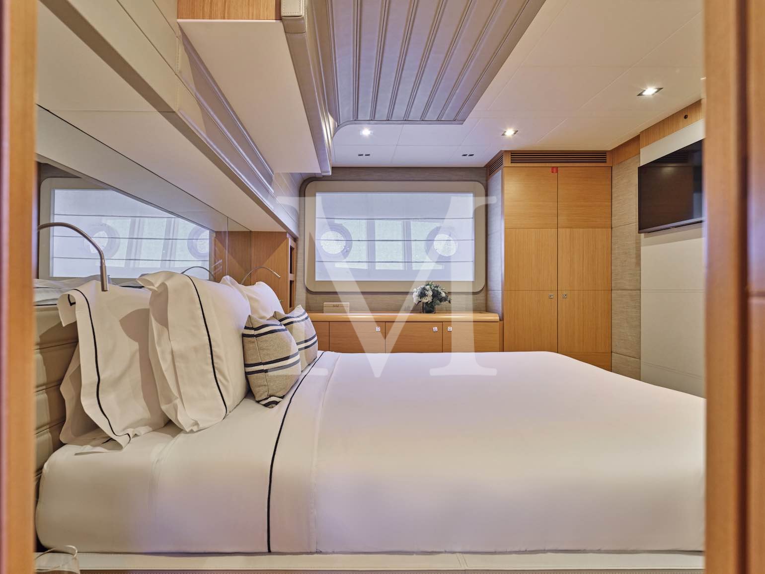 24m Ferretti Bon Bon charter greece VIP side