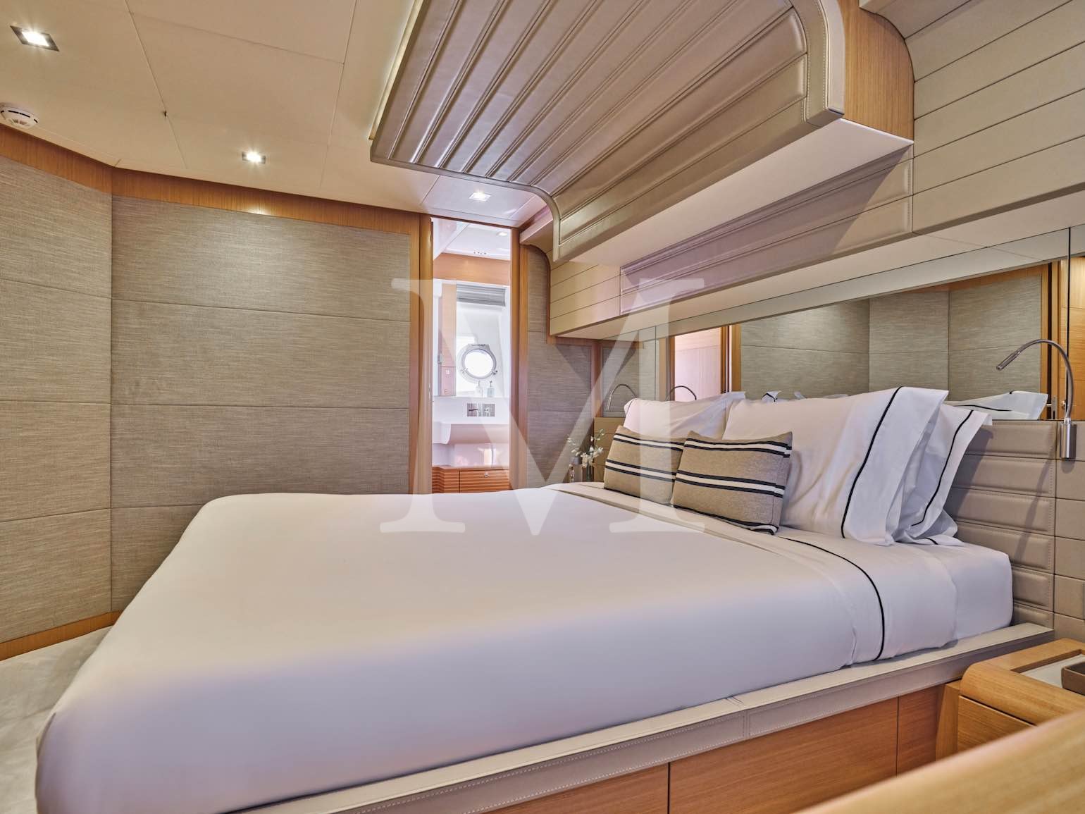 24m Ferretti Bon Bon charter greece Vip 1 side