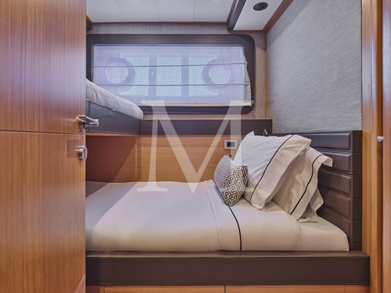 24m Ferretti Bon Bon charter greece Twin
