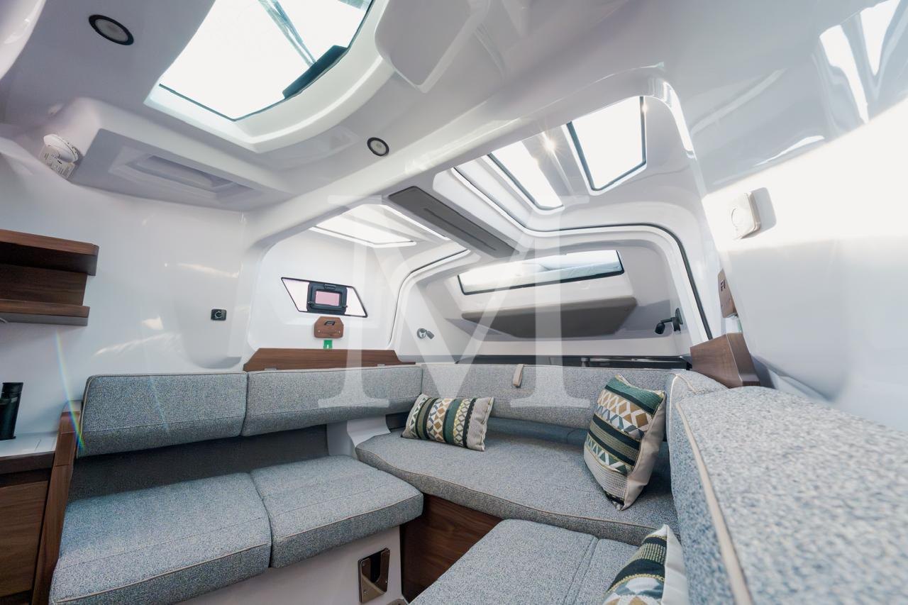axopar_38_Sun_TOP_2026_Charter_boat_sealink7