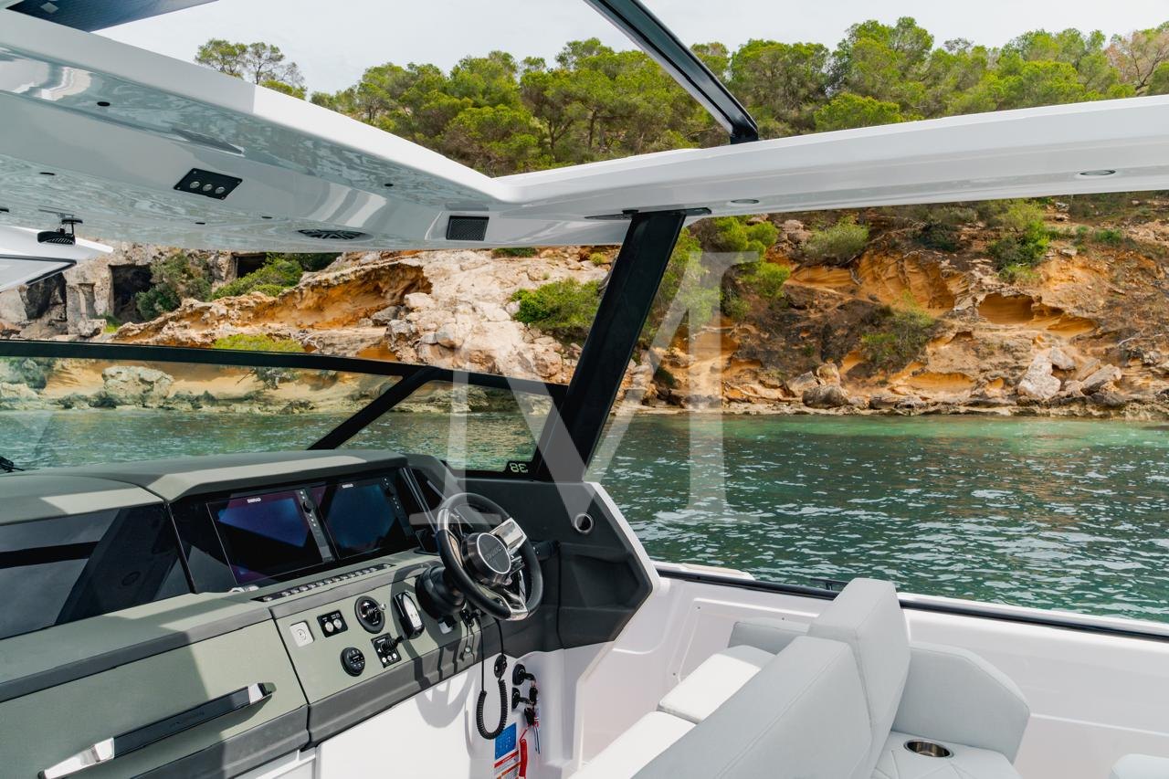 axopar_38_Sun_TOP_2026_day_Charter_vouliagmeni