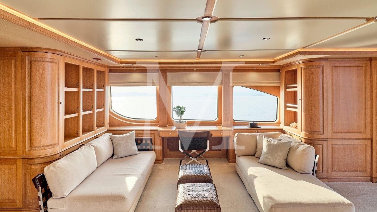 Riva_ I_charter_greece_benetti_upper_salon3