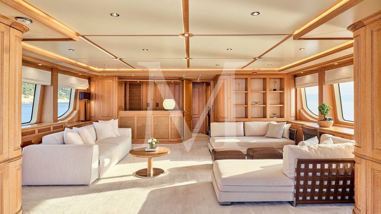 Riva_ I_charter_greece_benetti_upper_salon5