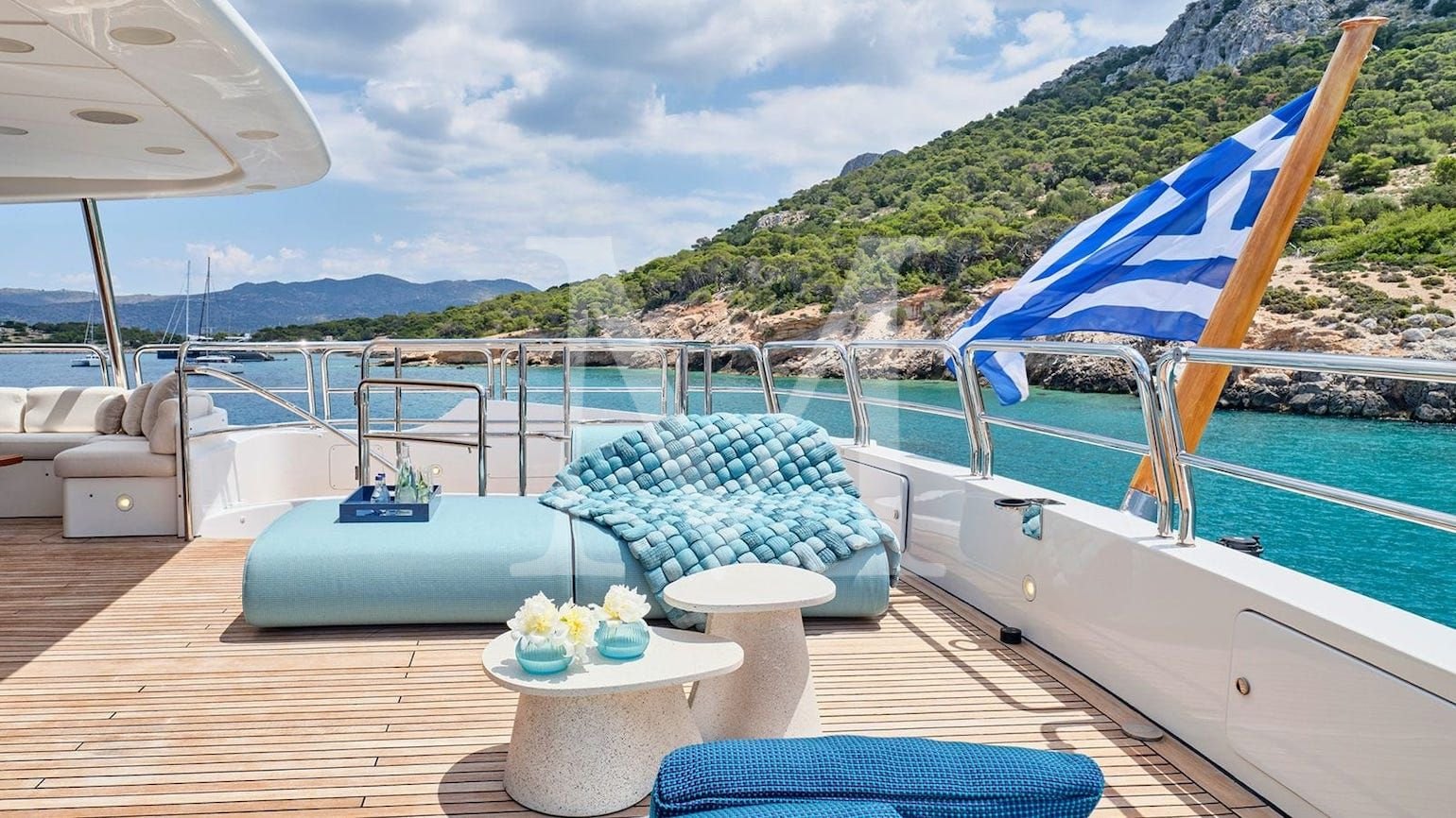 Riva_ I_charter_greece_benetti_sundeck2