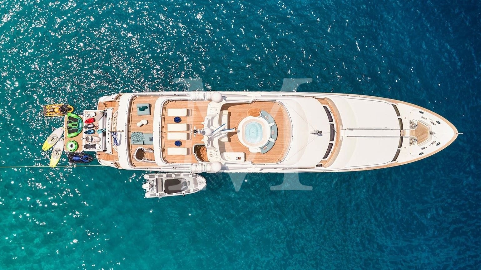 Riva_ I_charter_greece_benetti_aerial