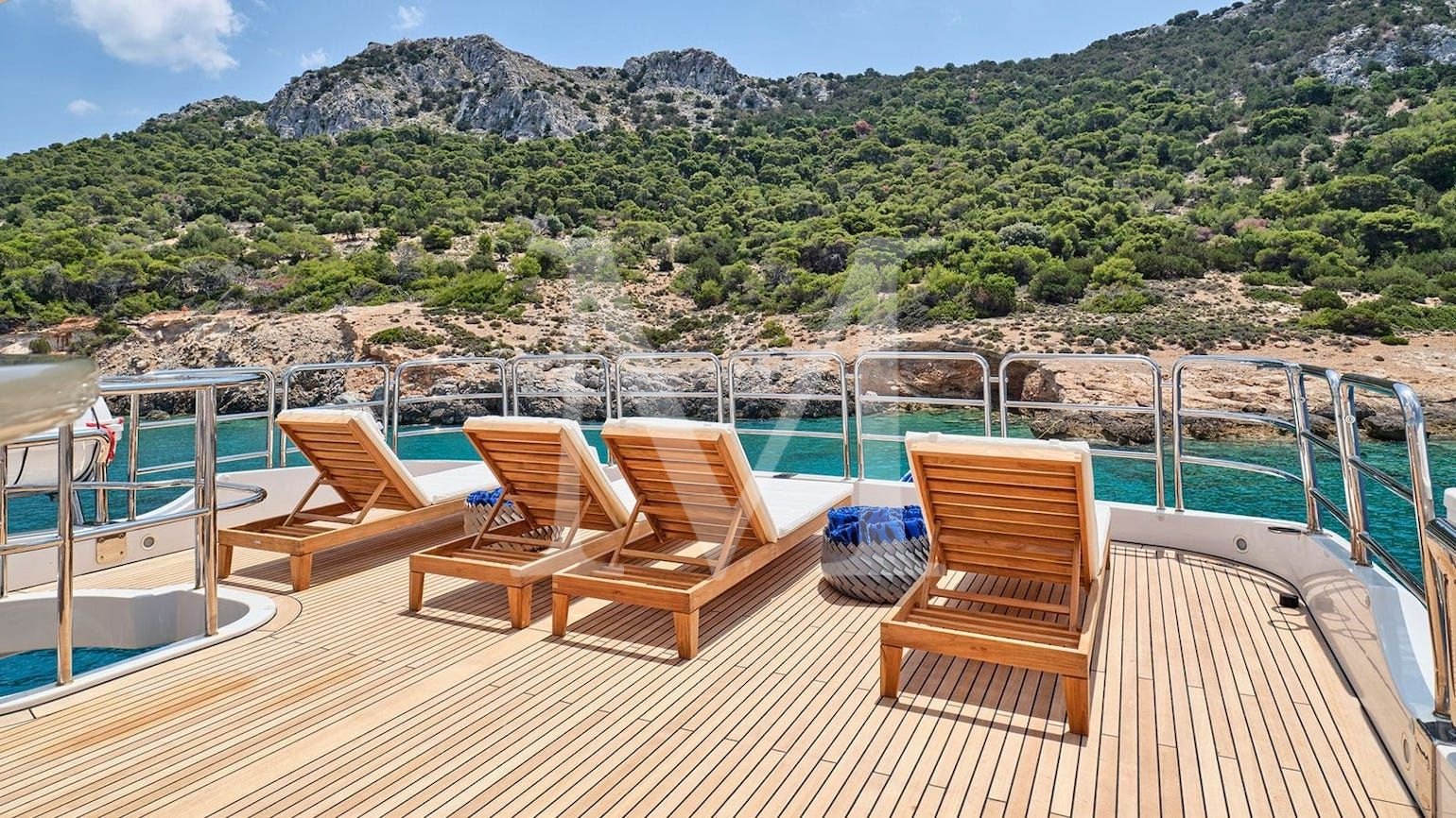 Riva_ I_charter_greece_benetti_sundeck