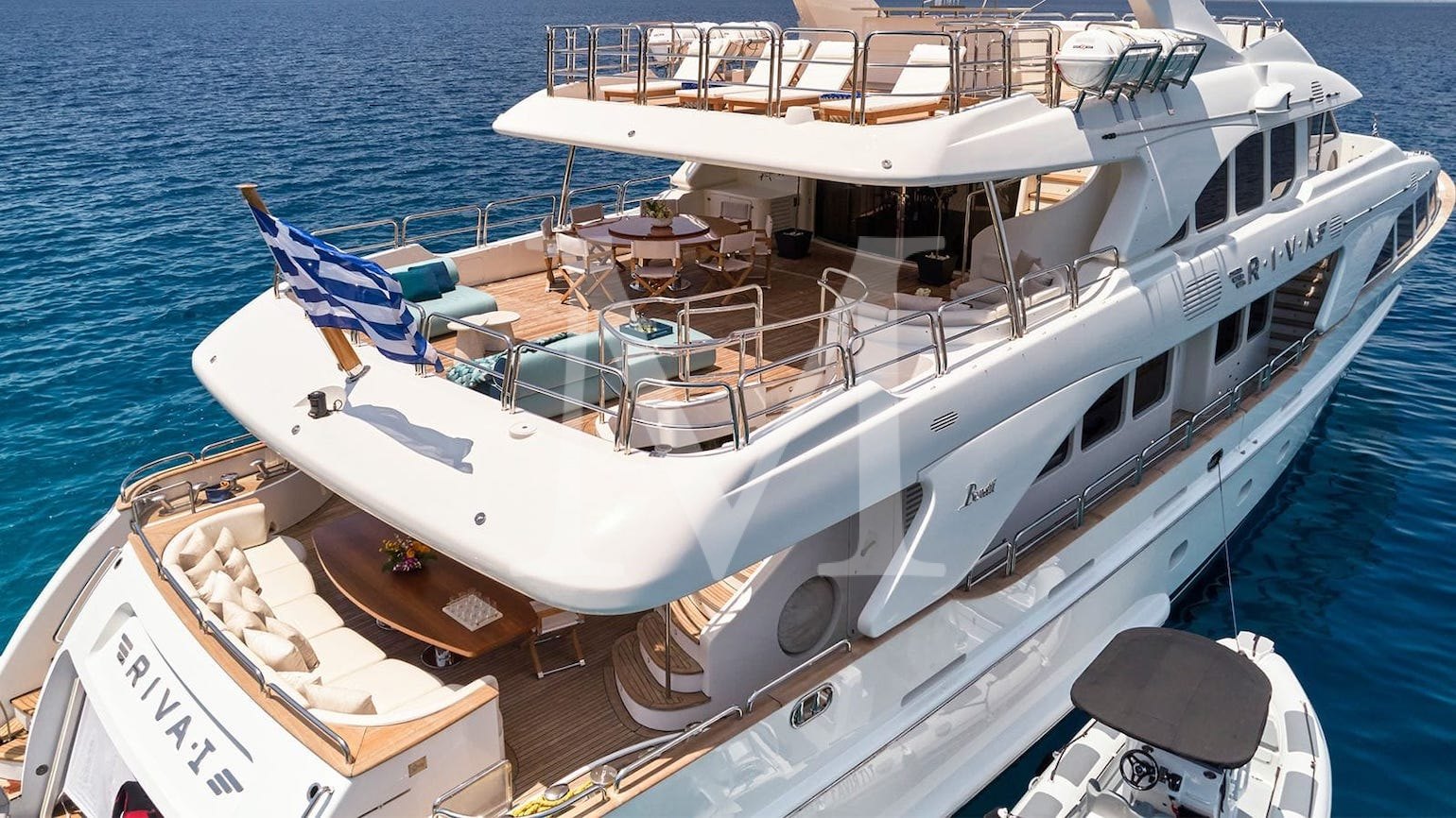 Riva_ I_charter_greece_benetti_sundeck overview