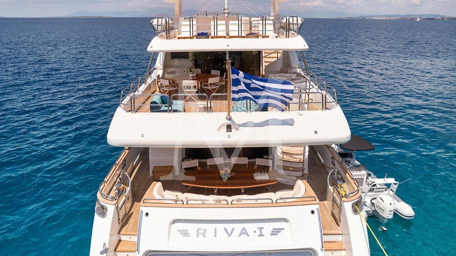 Riva_ I_charter_greece_benetti_sundeck overview2