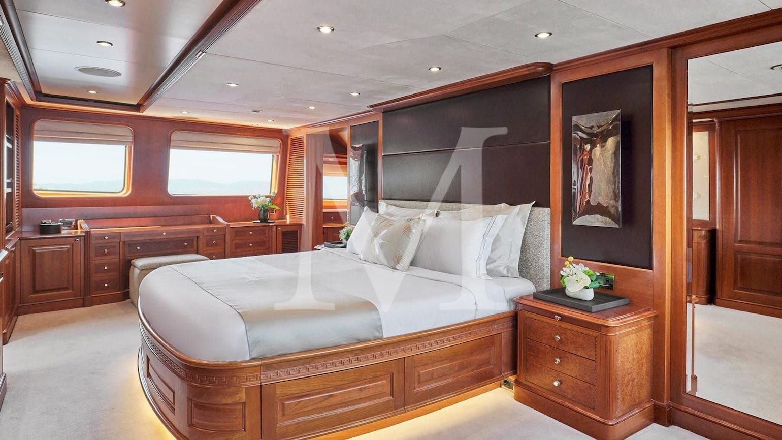 Riva_ I_charter_greece_benetti_main_deck_master_suite4