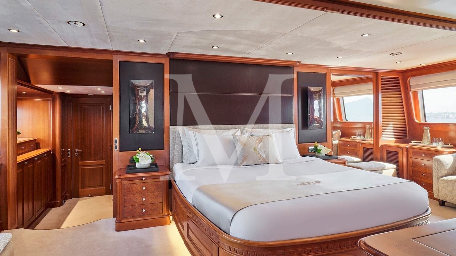 Riva_ I_charter_greece_benetti_main_deck_master_suite3