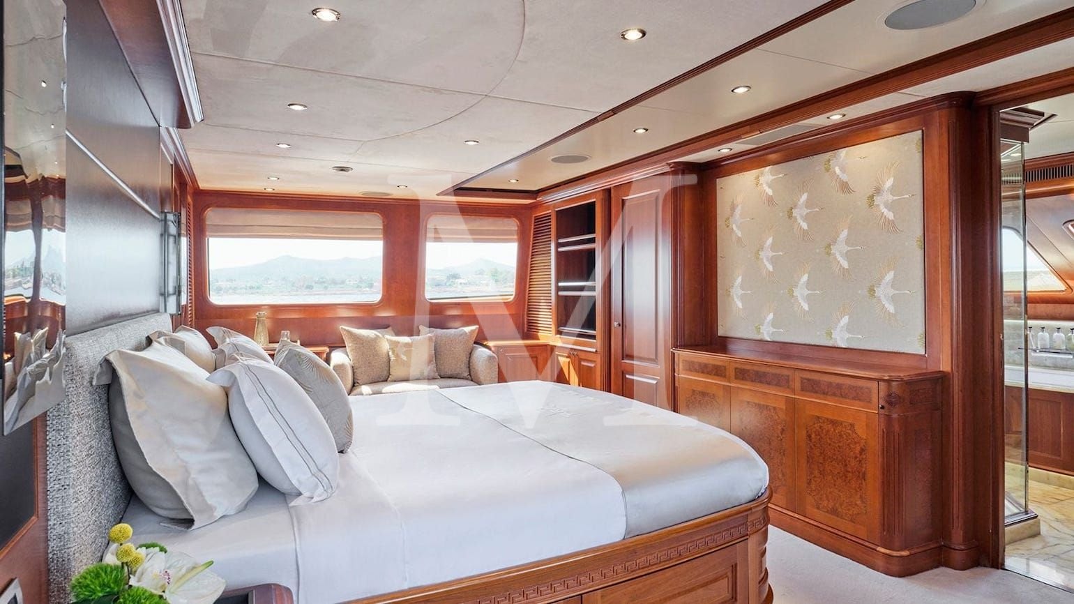 Riva_ I_charter_greece_benetti_main_deck_master_suite2