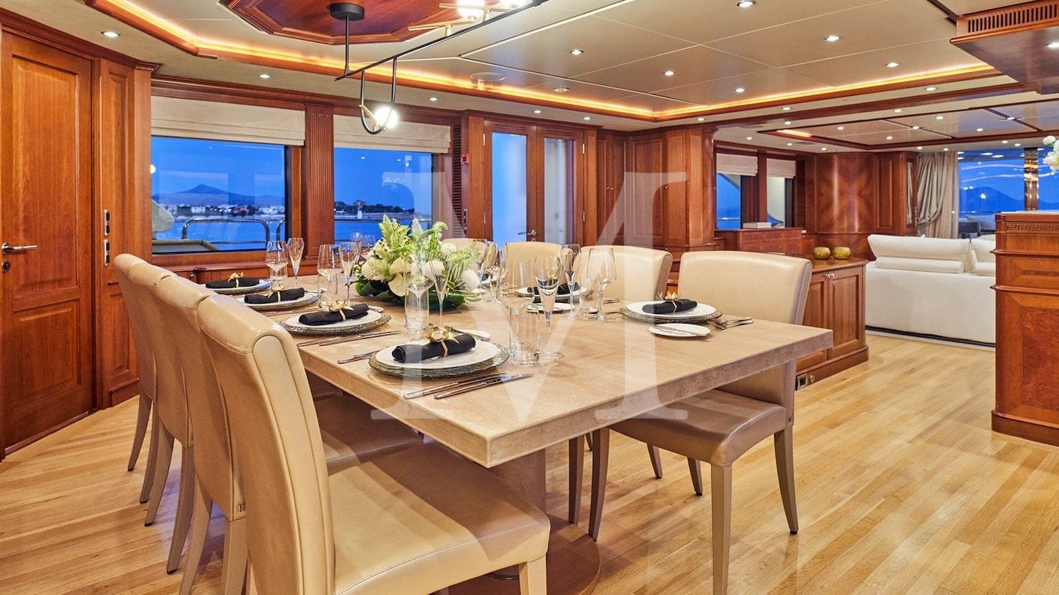 Riva_ I_charter_greece_benetti_main_deck_salon_dining2